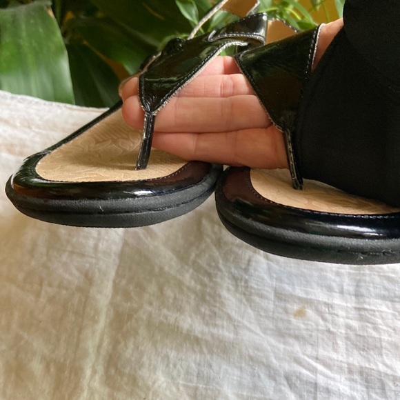 Born Concepts Black Patent Leather Flip Flops with Ankle Strap - Picture 7 of 7